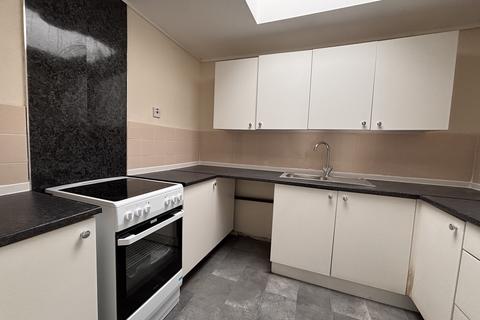 2 bedroom flat to rent, Lodge Road, Rugeley, WS15
