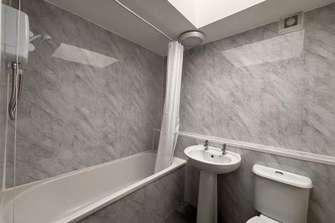 2 bedroom flat to rent, Lodge Road, Rugeley, WS15