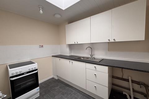 2 bedroom flat to rent, Lodge Road, Rugeley, WS15