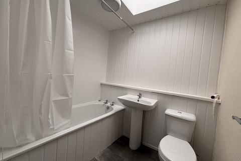 2 bedroom flat to rent, Lodge Road, Rugeley, WS15