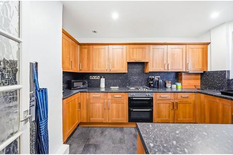 3 bedroom ground floor flat for sale, Solon New Road, Brixton, SW4