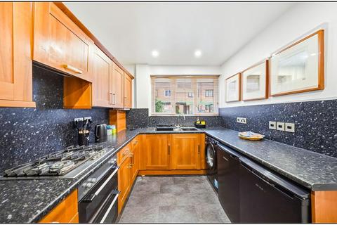 3 bedroom ground floor flat for sale, Solon New Road, Brixton, SW4