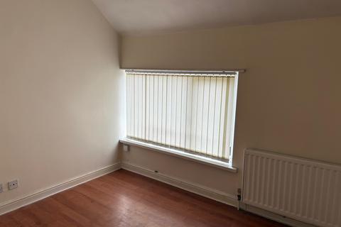 3 bedroom terraced house to rent, Seventh Avenue, Mansfield, NG19