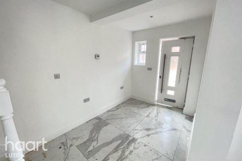 4 bedroom detached house for sale, Wingate Road, Luton