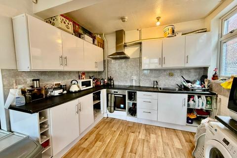 5 bedroom house to rent, Rolleston Drive, Nottingham, NG7