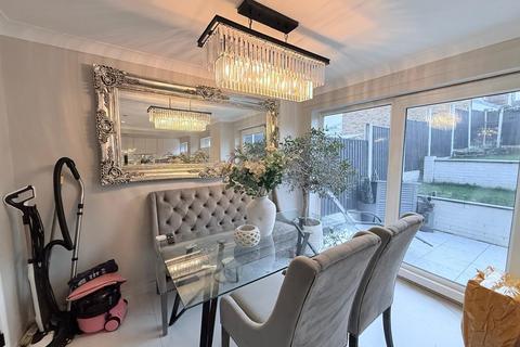 3 bedroom detached house to rent, Bowlwell Avenue, Nottingham, NG5