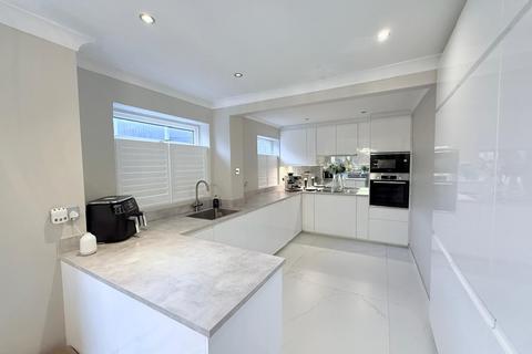 3 bedroom detached house to rent, Bowlwell Avenue, Nottingham, NG5