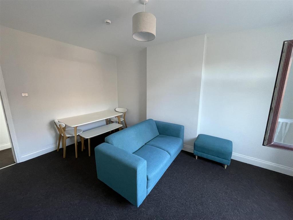 1 D Borough Rd Lounge.jpg