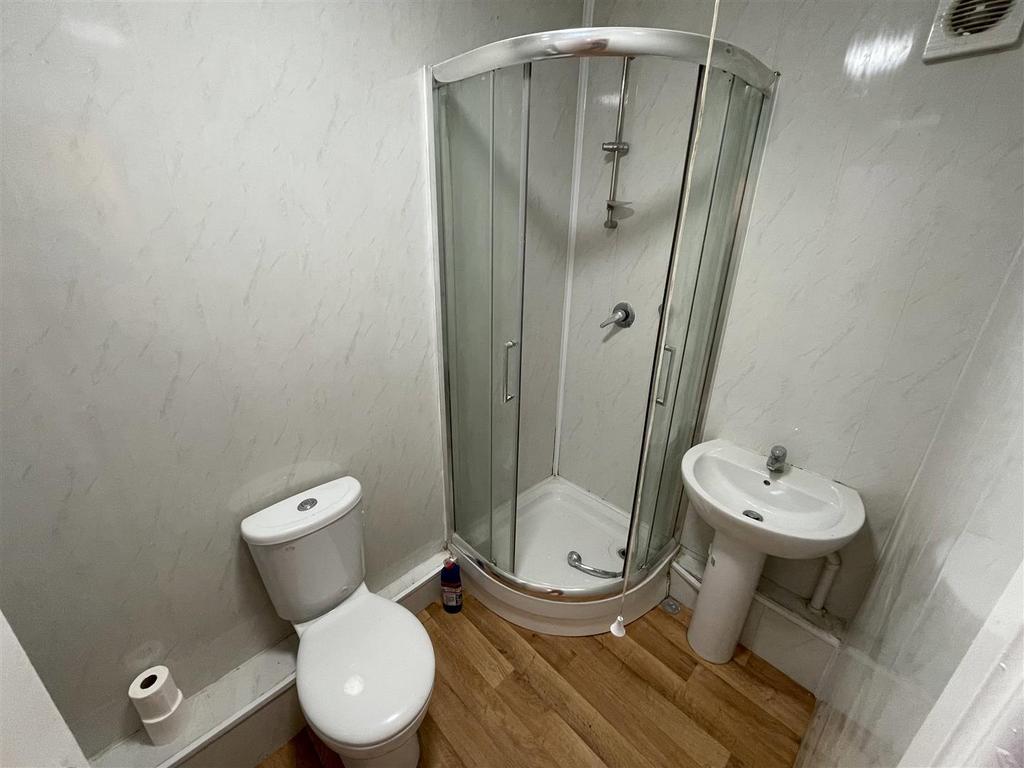 1 D Borough Rd Shower Room.jpg