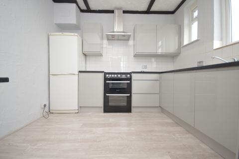 3 bedroom maisonette to rent, Claybury Broadway, Ilford, IG5 0LQ