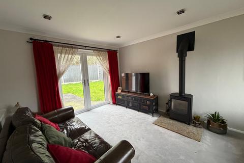 3 bedroom link detached house for sale, High Bank Approach, Leeds, LS15