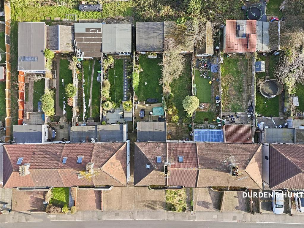 Roding Lane North