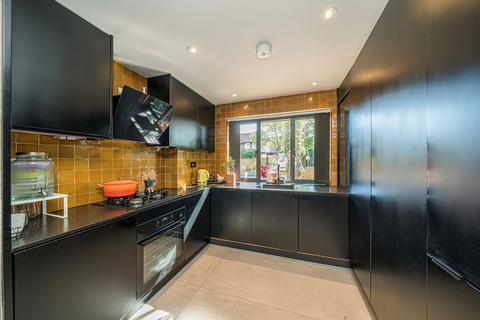 undefined, Oak Avenue, Hampton TW12