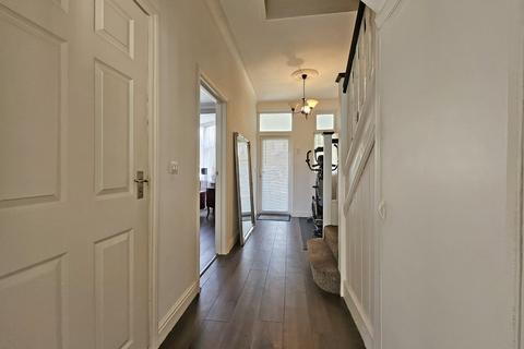5 bedroom semi-detached house for sale, Linden Street,  Romford, RM7