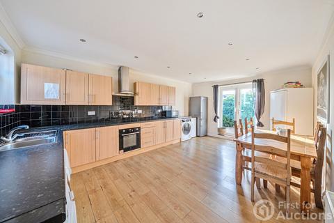 undefined, Elmshott Lane, Slough, Berkshire