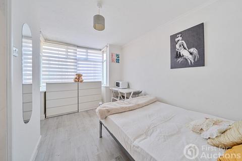 undefined, Elmshott Lane, Slough, Berkshire