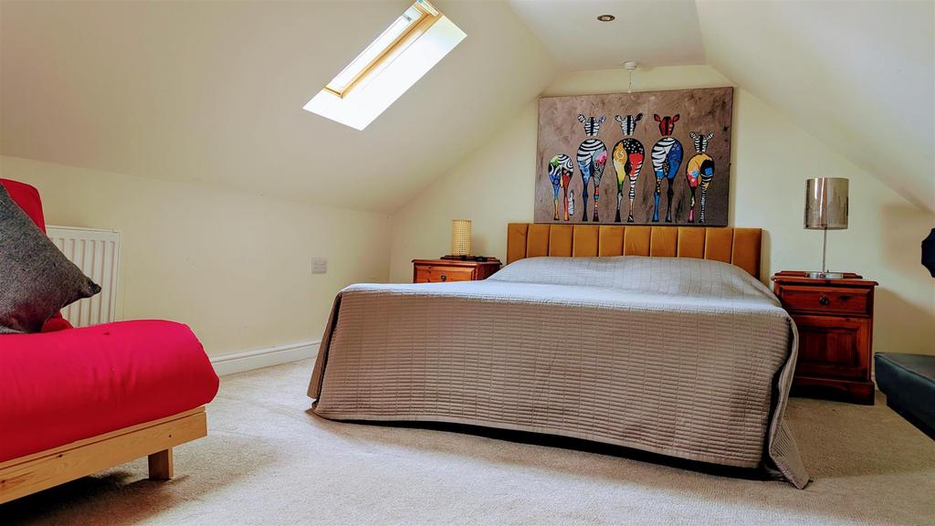 Loft Room-02.jpg