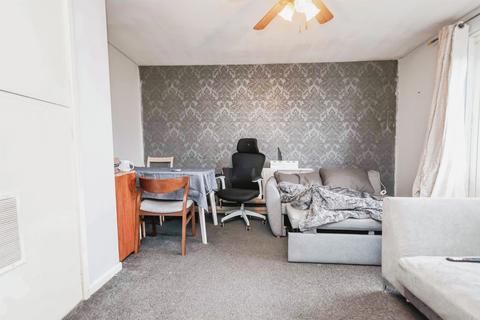 2 bedroom flat for sale, Blue Rock Place, Tividale, Oldbury