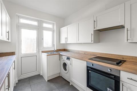 3 bedroom semi-detached house for sale, Hamilton Avenue, Cheam, SM3