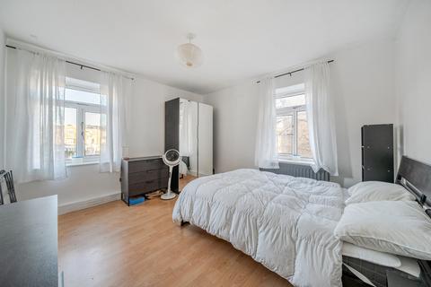 3 bedroom flat for sale, Clapham Road Estate, Clapham, London, SW4