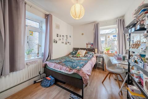 3 bedroom flat for sale, Clapham Road Estate, Clapham, London, SW4