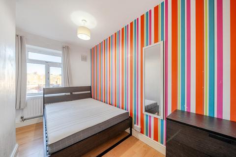 3 bedroom flat for sale, Clapham Road Estate, Clapham, London, SW4