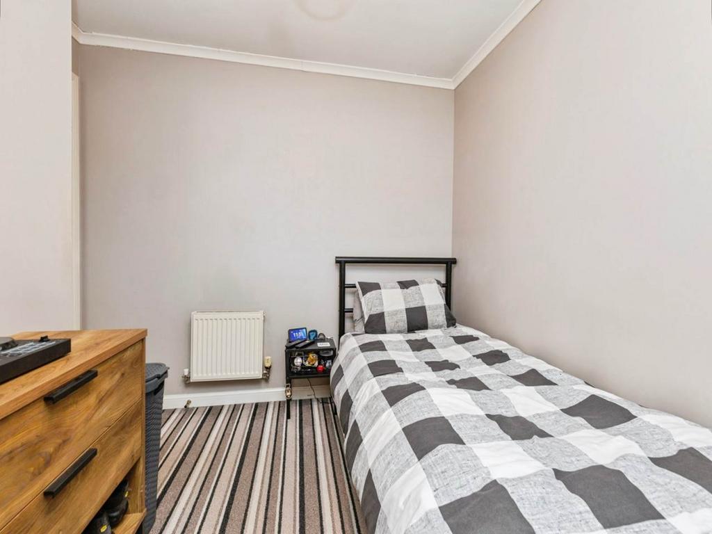 Bedroom 3 (2)