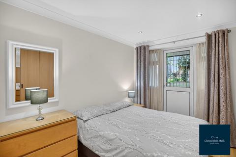 2 bedroom flat for sale, Yonge Park, London