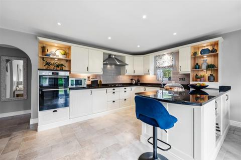 5 bedroom detached house for sale, Holyrood Avenue, Lodge Moor, Sheffield