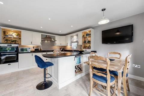 5 bedroom detached house for sale, Holyrood Avenue, Lodge Moor, Sheffield