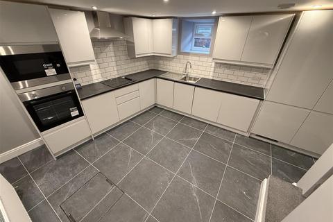 2 bedroom terraced house to rent, Autumn Terrace, Hyde Park, Leeds, LS6 1RN