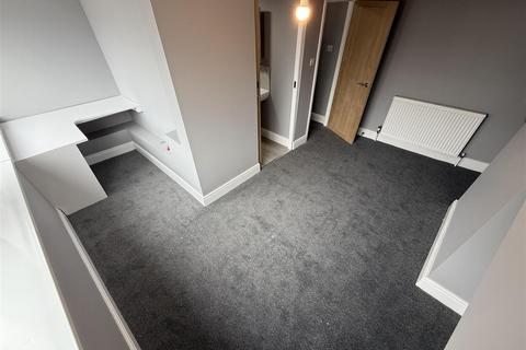 2 bedroom terraced house to rent, Autumn Terrace, Hyde Park, Leeds, LS6 1RN