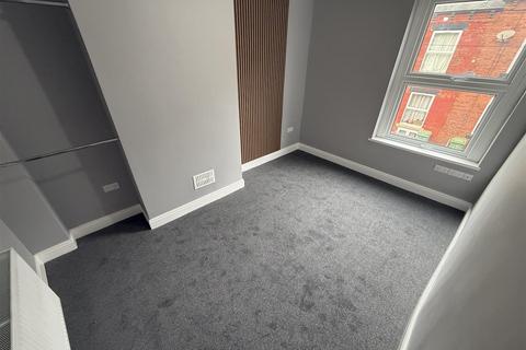 2 bedroom terraced house to rent, Autumn Terrace, Hyde Park, Leeds, LS6 1RN