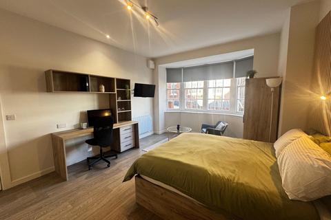 Studio to rent, High Street, Southampton SO14