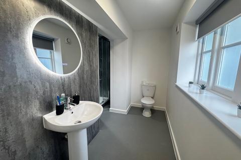Studio to rent, High Street, Southampton SO14