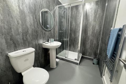 Studio to rent, High Street, Southampton SO14