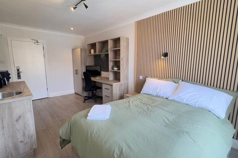 Studio to rent, High Street, Southamtpon SO14