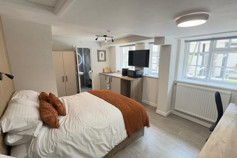 Studio to rent, High Street, Southampton SO14