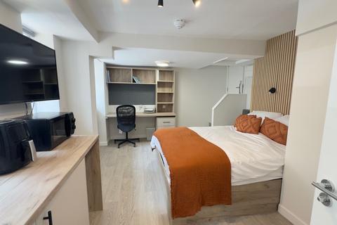 Studio to rent, High Street, Southampton SO14