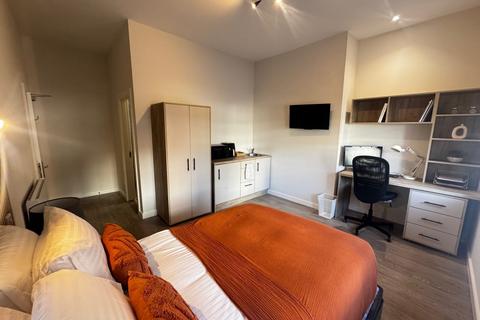 Studio to rent, High Street, Southamtpon SO14
