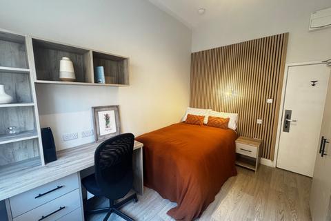 Studio to rent, High Street, Southampton SO14