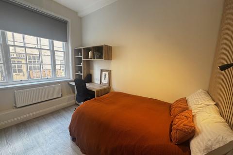 Studio to rent, High Street, Southampton SO14