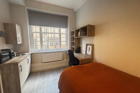 Studio to rent, High Street, Southampton SO14