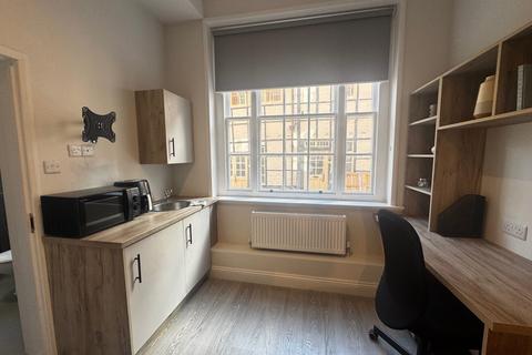 Studio to rent, High Street, Southampton SO14