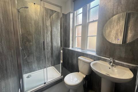 Studio to rent, High Street, Southampton SO14