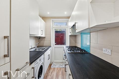 3 bedroom terraced house to rent, London SW16