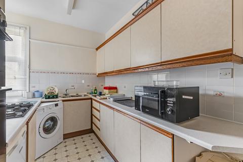 2 bedroom flat for sale, Cleasby Road, Menston, Ilkley, West Yorkshire, LS29