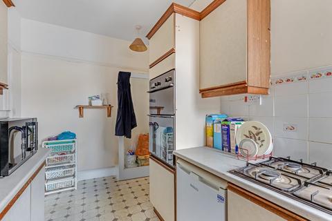 2 bedroom flat for sale, Cleasby Road, Menston, Ilkley, West Yorkshire, LS29