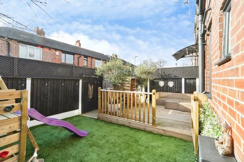 3 bedroom end of terrace house for sale, Ashby View, Leeds
