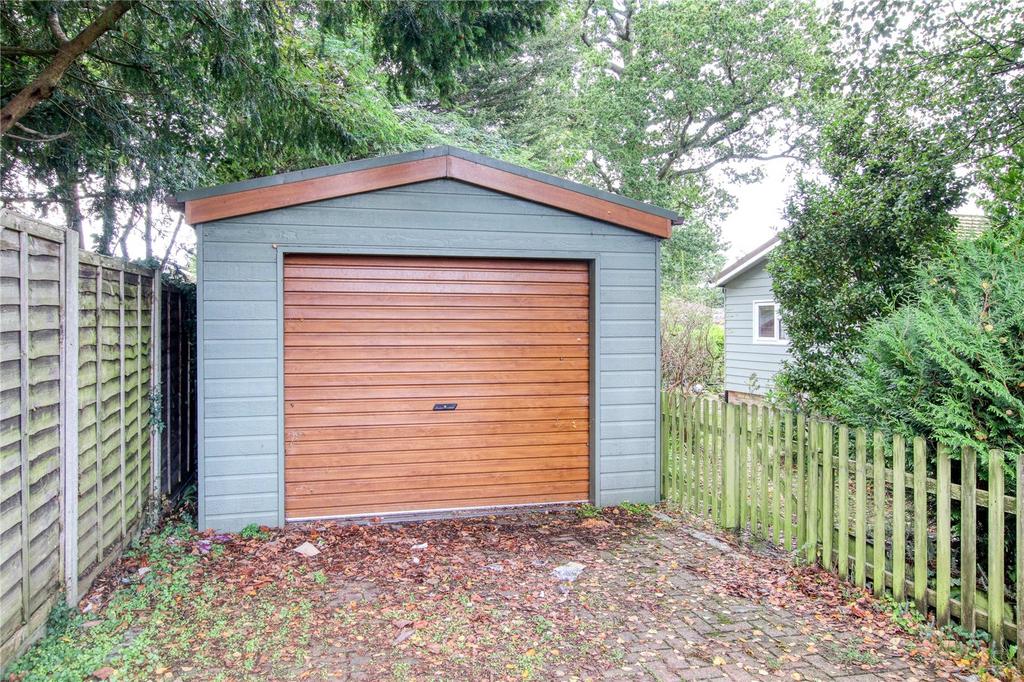 Garage/Driveway